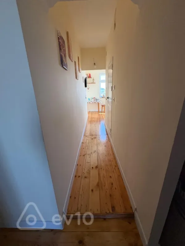 Satılır 4 otaqlı köhnə tikili 125 m²