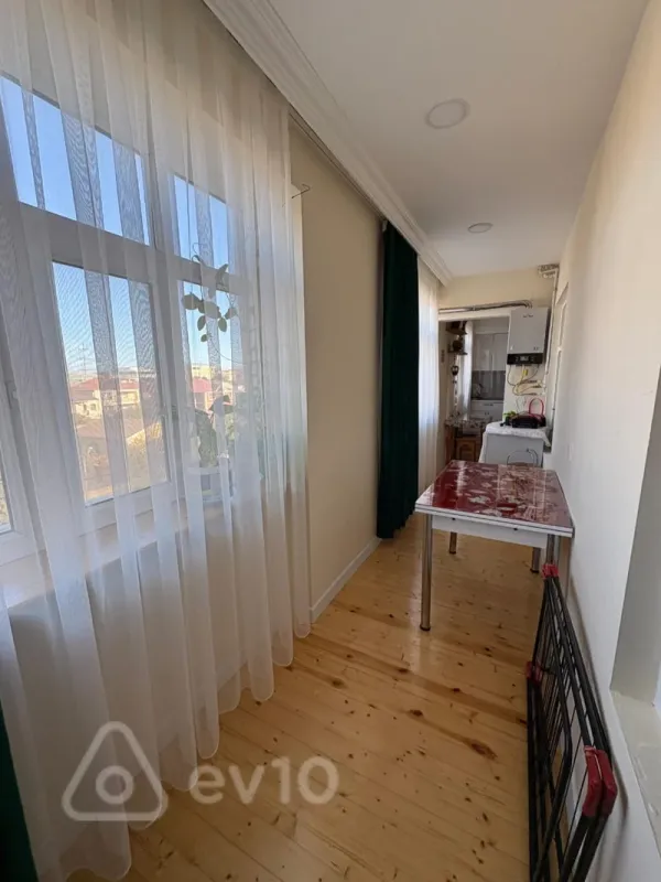 Satılır 4 otaqlı köhnə tikili 125 m²