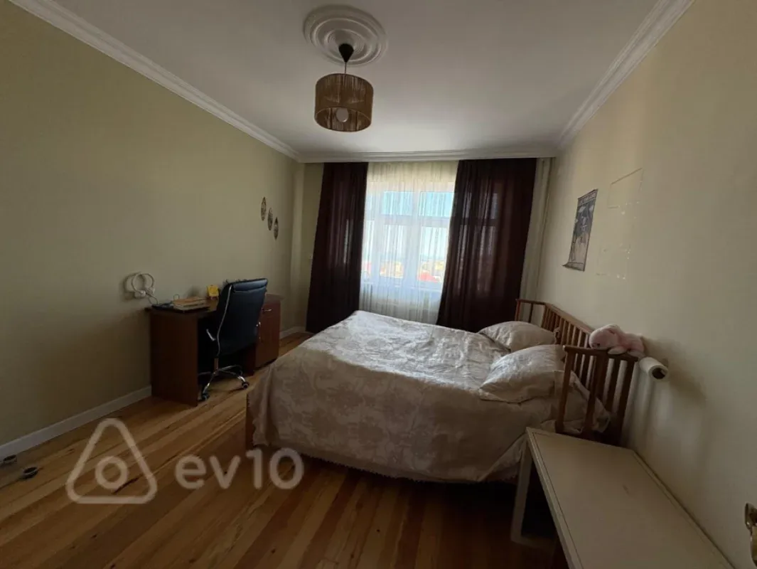 Satılır 4 otaqlı köhnə tikili 125 m²