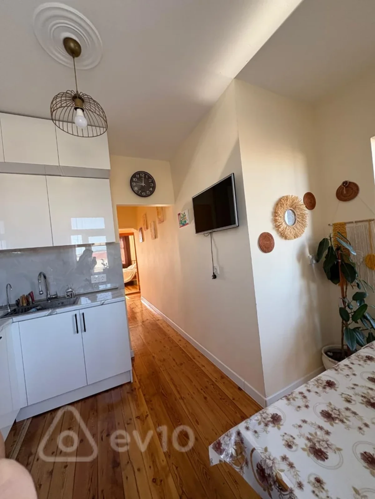 Satılır 4 otaqlı köhnə tikili 125 m²