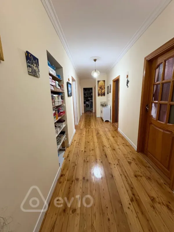 Satılır 4 otaqlı köhnə tikili 125 m²