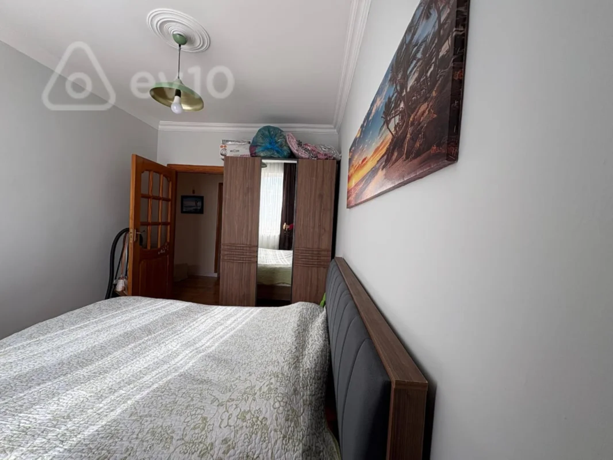 Satılır 4 otaqlı köhnə tikili 125 m²