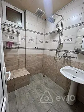 Kirayə verilir 2 otaqlı köhnə tikili 85 m²