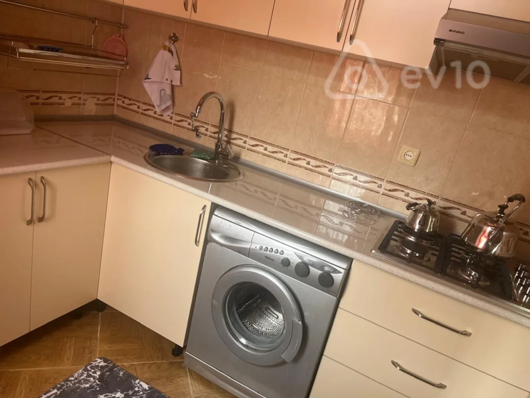 Kirayə verilir 2 otaqlı köhnə tikili 85 m²