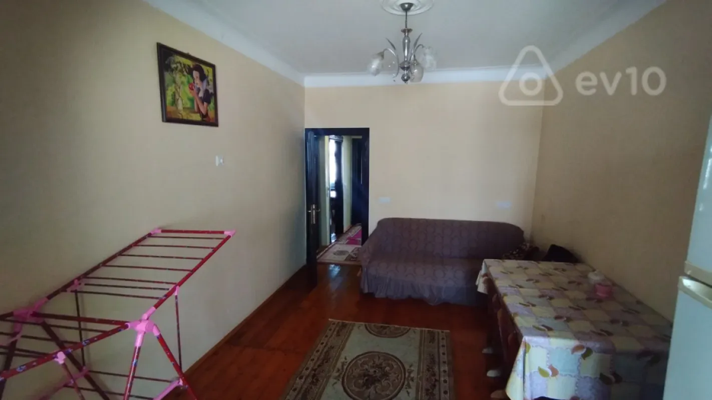 Kirayə verilir 2 otaqlı köhnə tikili 52 m²