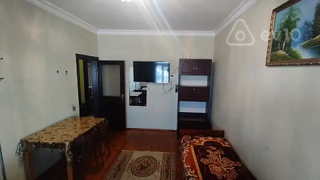 Kirayə verilir 2 otaqlı köhnə tikili 52 m²