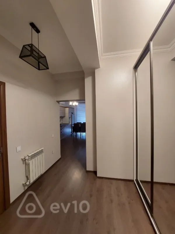 Kirayə verilir 2 otaqlı yeni tikili 68 m²