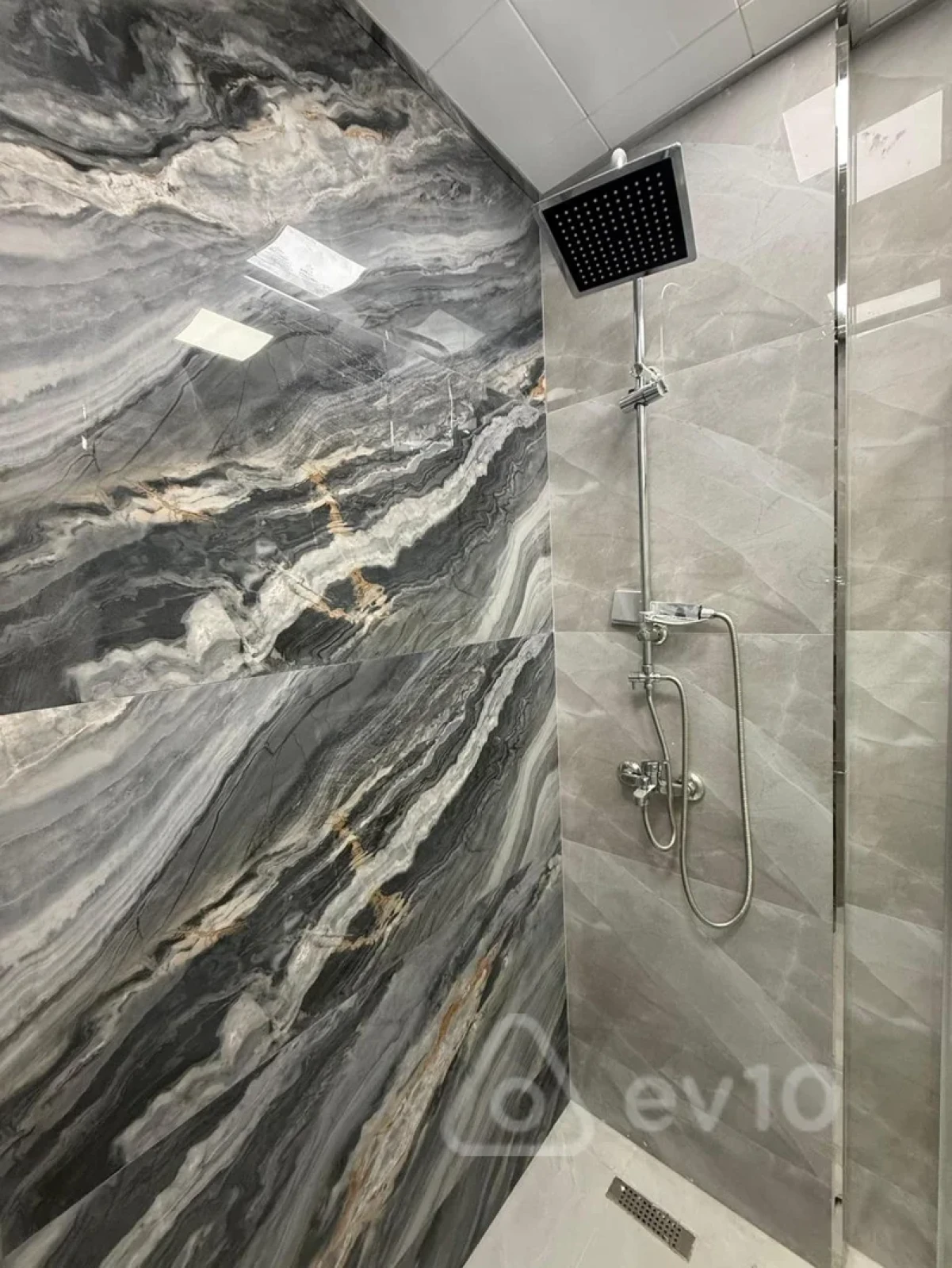 Kirayə verilir 2 otaqlı yeni tikili 50 m²