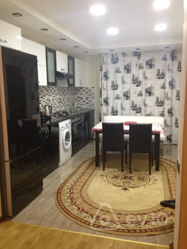 Kirayə verilir 2 otaqlı köhnə tikili 70 m²