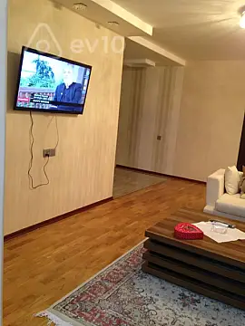 Kirayə verilir 2 otaqlı köhnə tikili 70 m²