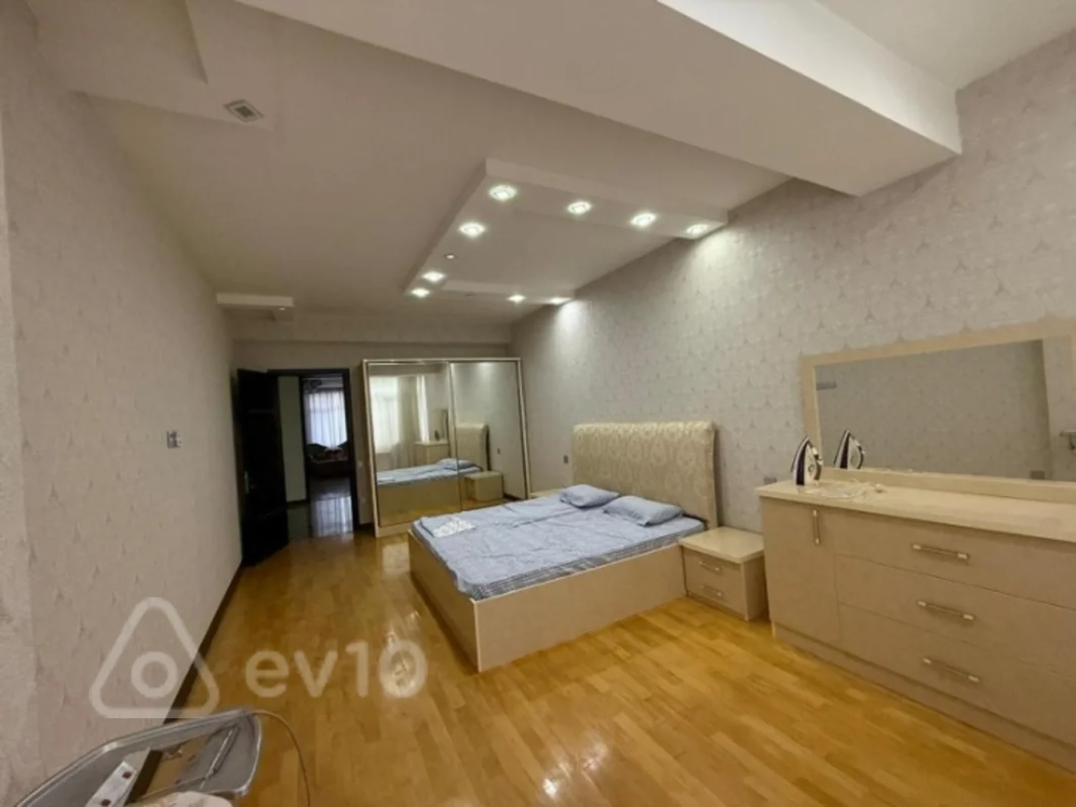 Satılır 3 otaqlı yeni tikili 136 m²