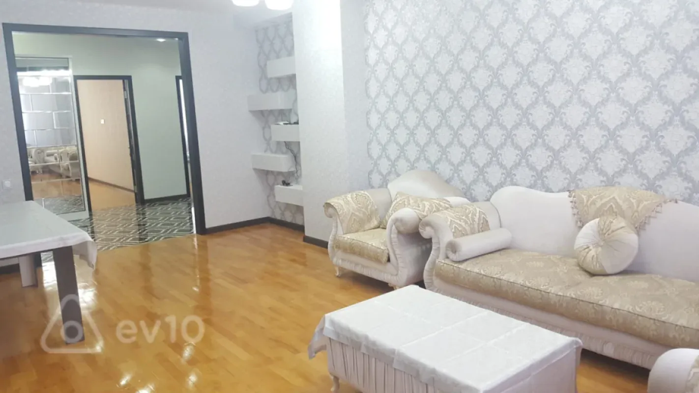 Satılır 3 otaqlı yeni tikili 136 m²