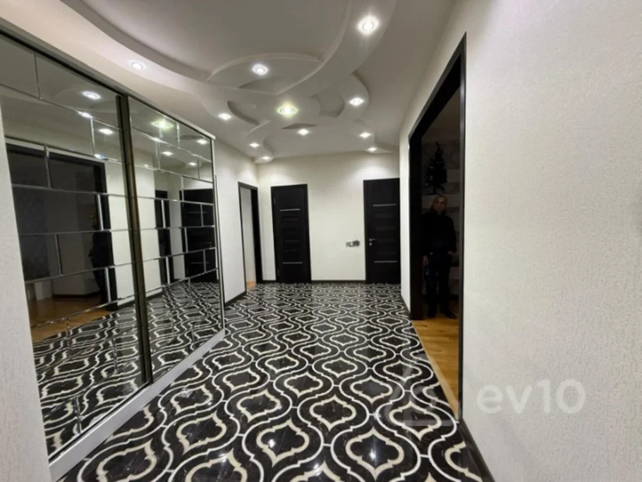 Satılır 3 otaqlı yeni tikili 136 m²