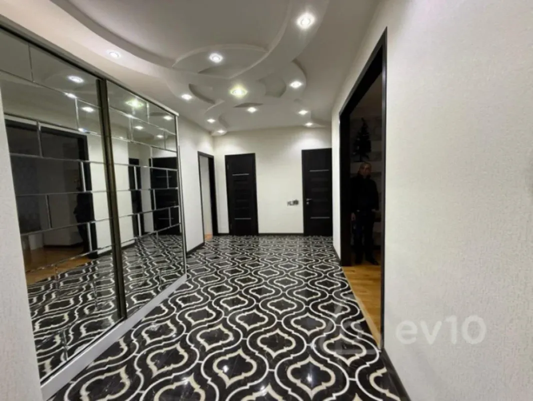 Satılır 3 otaqlı yeni tikili 136 m²