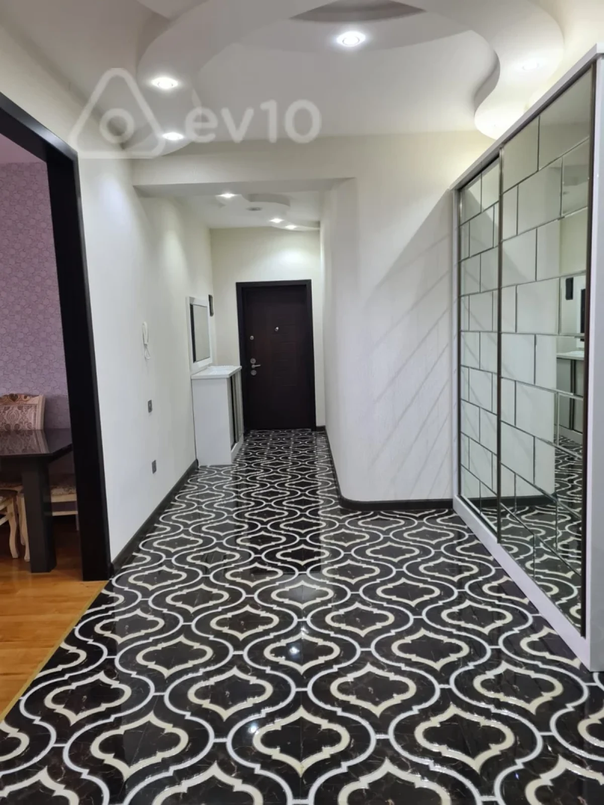 Satılır 3 otaqlı yeni tikili 136 m²