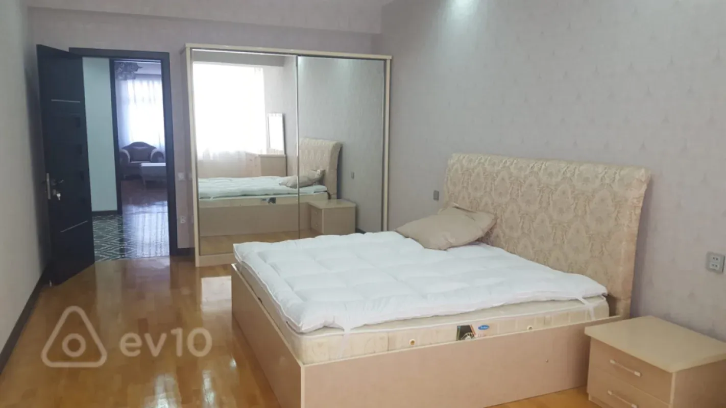 Satılır 3 otaqlı yeni tikili 136 m²