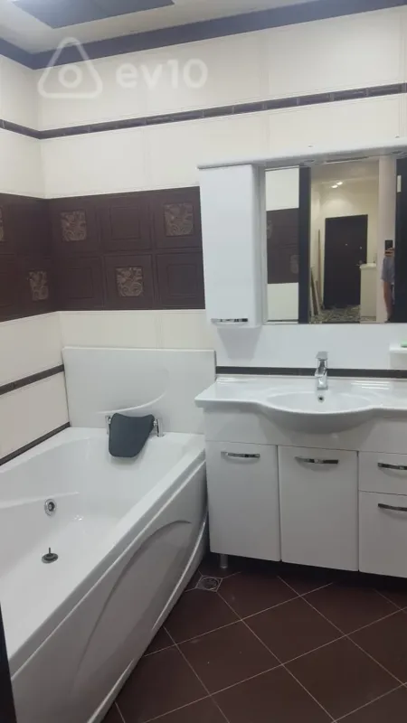 Satılır 3 otaqlı yeni tikili 136 m²
