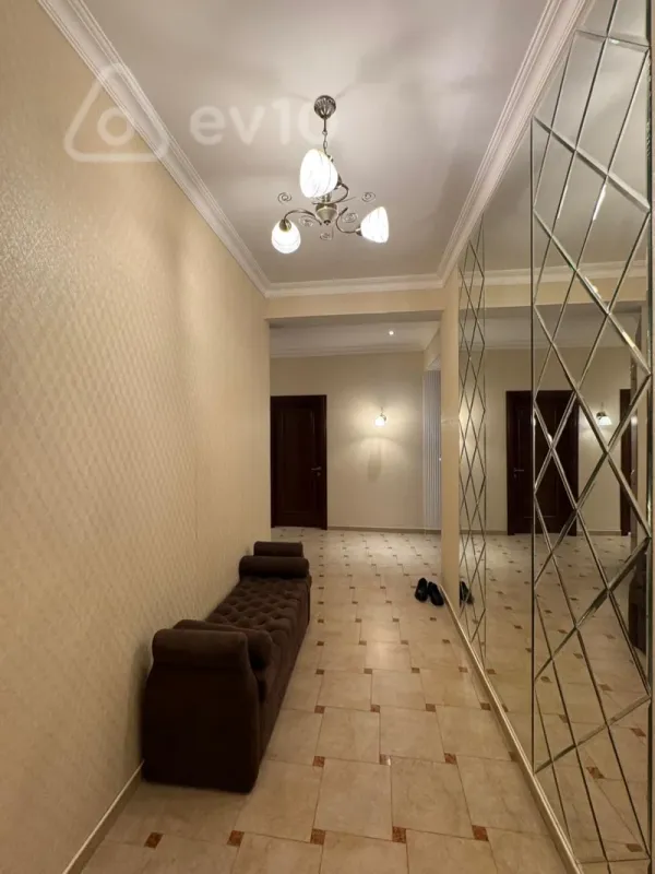 Kirayə verilir 3 otaqlı yeni tikili 120 m²