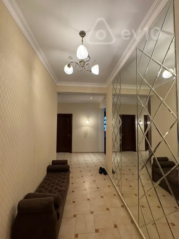 Kirayə verilir 3 otaqlı yeni tikili 120 m²