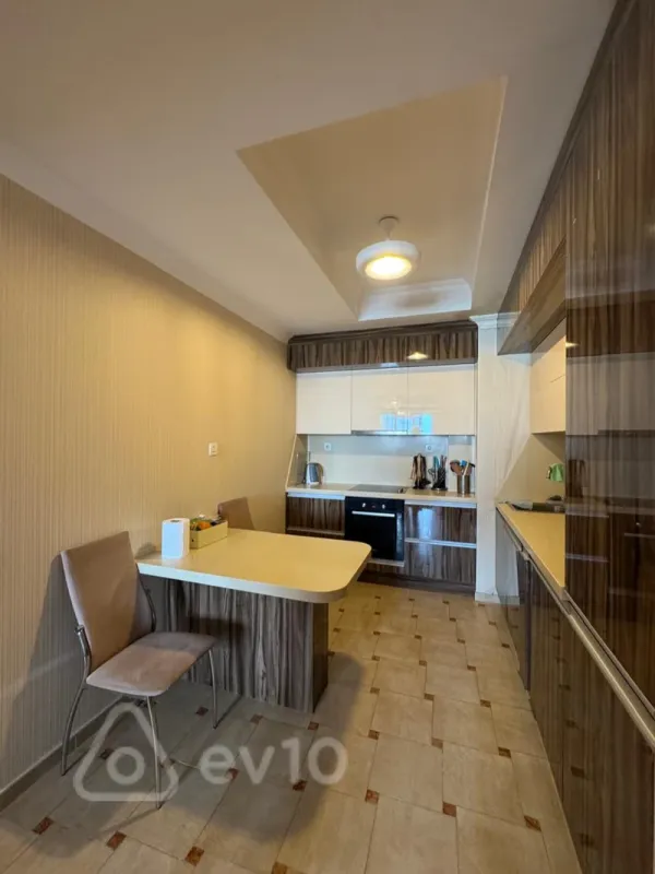 Kirayə verilir 3 otaqlı yeni tikili 120 m²
