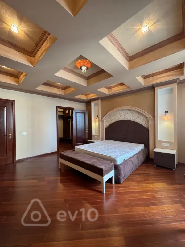 Kirayə verilir 3 otaqlı yeni tikili 120 m²