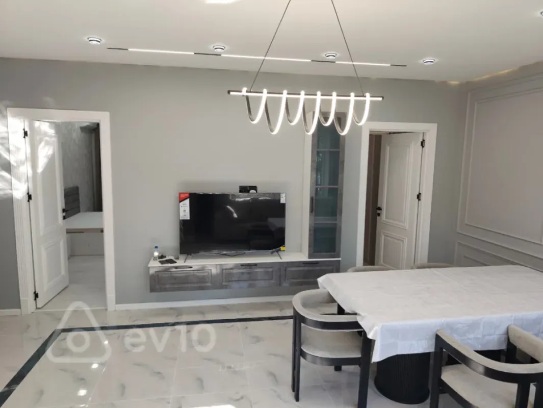 Kirayə verilir 3 otaqlı köhnə tikili 80 m²
