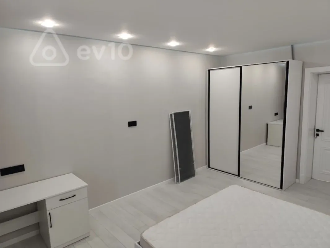 Kirayə verilir 3 otaqlı köhnə tikili 80 m²