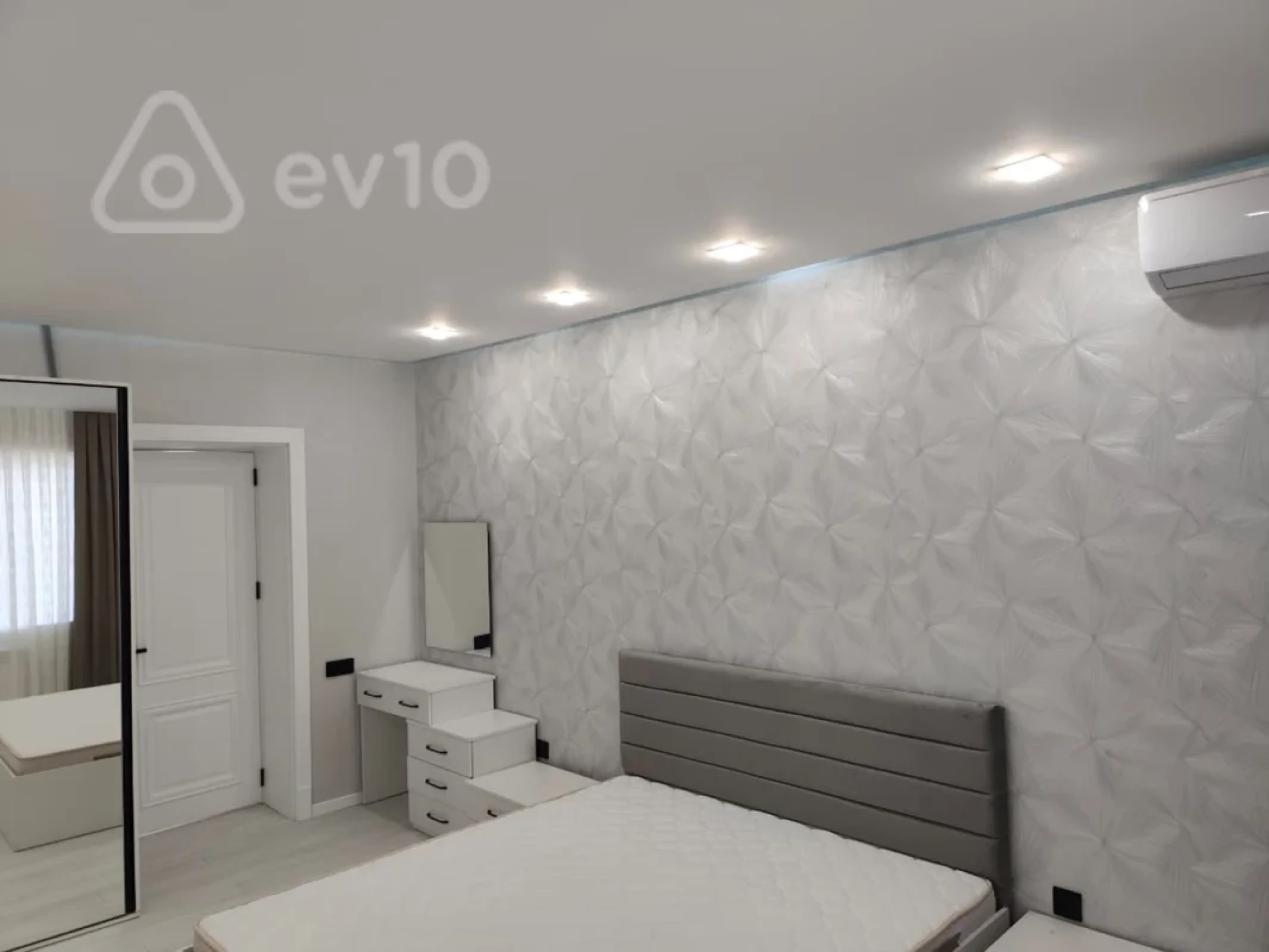 Kirayə verilir 3 otaqlı köhnə tikili 80 m²