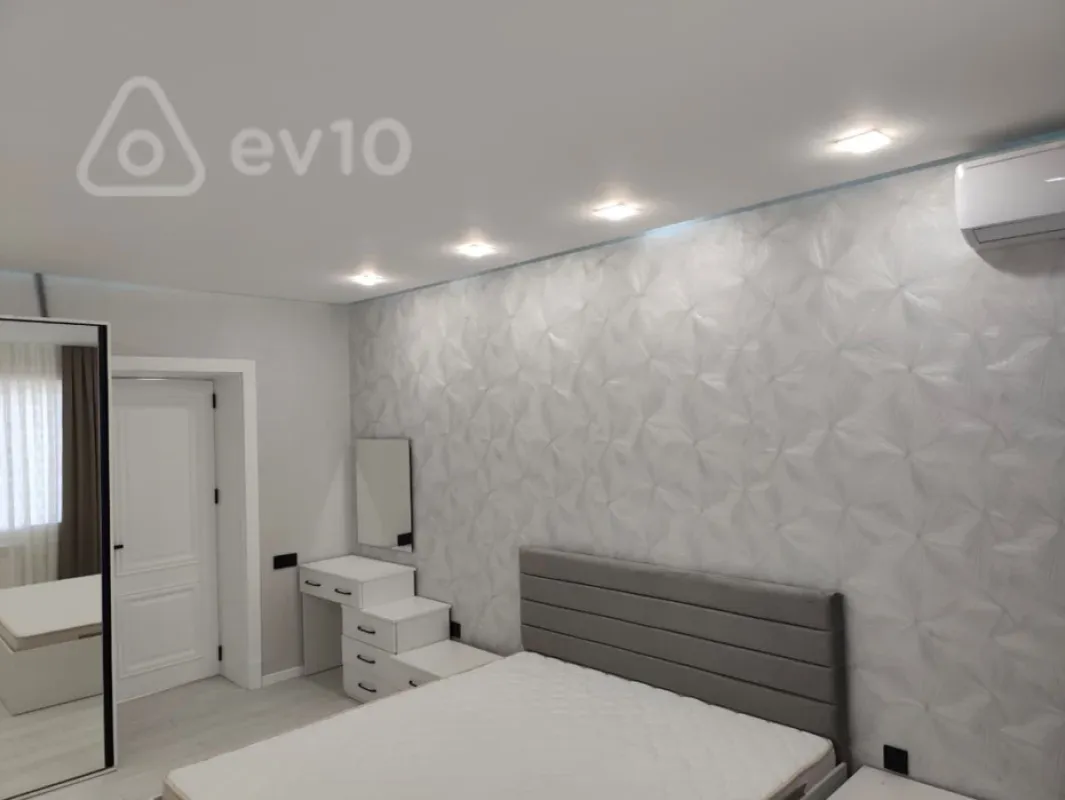 Kirayə verilir 3 otaqlı köhnə tikili 80 m²