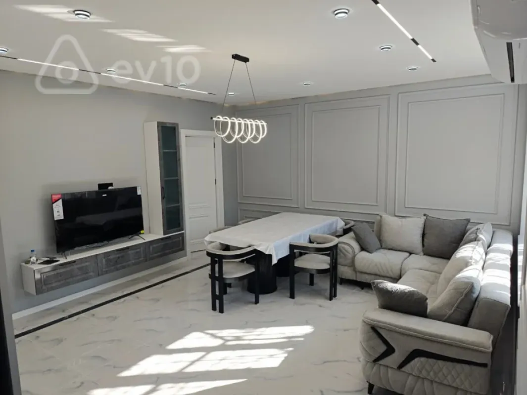Kirayə verilir 3 otaqlı köhnə tikili 80 m²