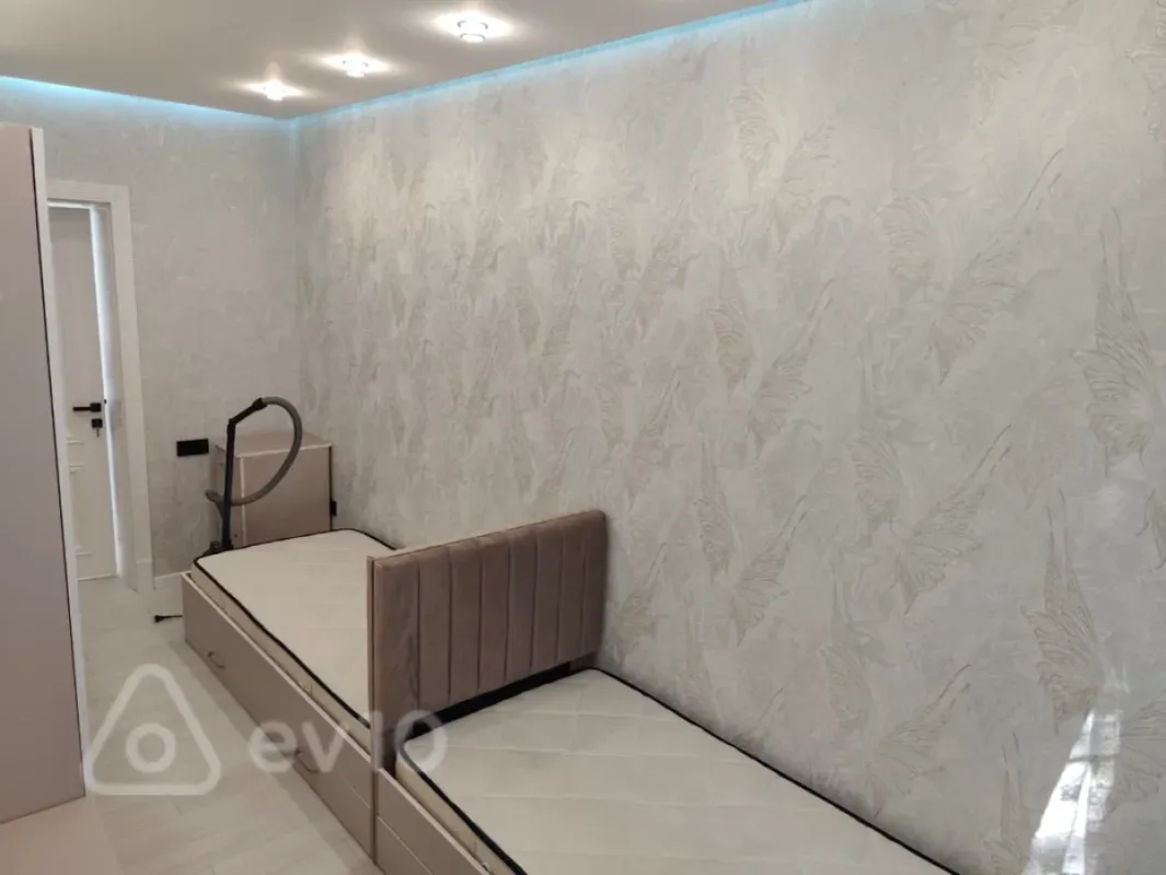 Kirayə verilir 3 otaqlı köhnə tikili 80 m²