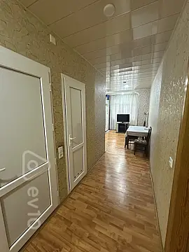 Satılır 4 otaqlı köhnə tikili 100 m²