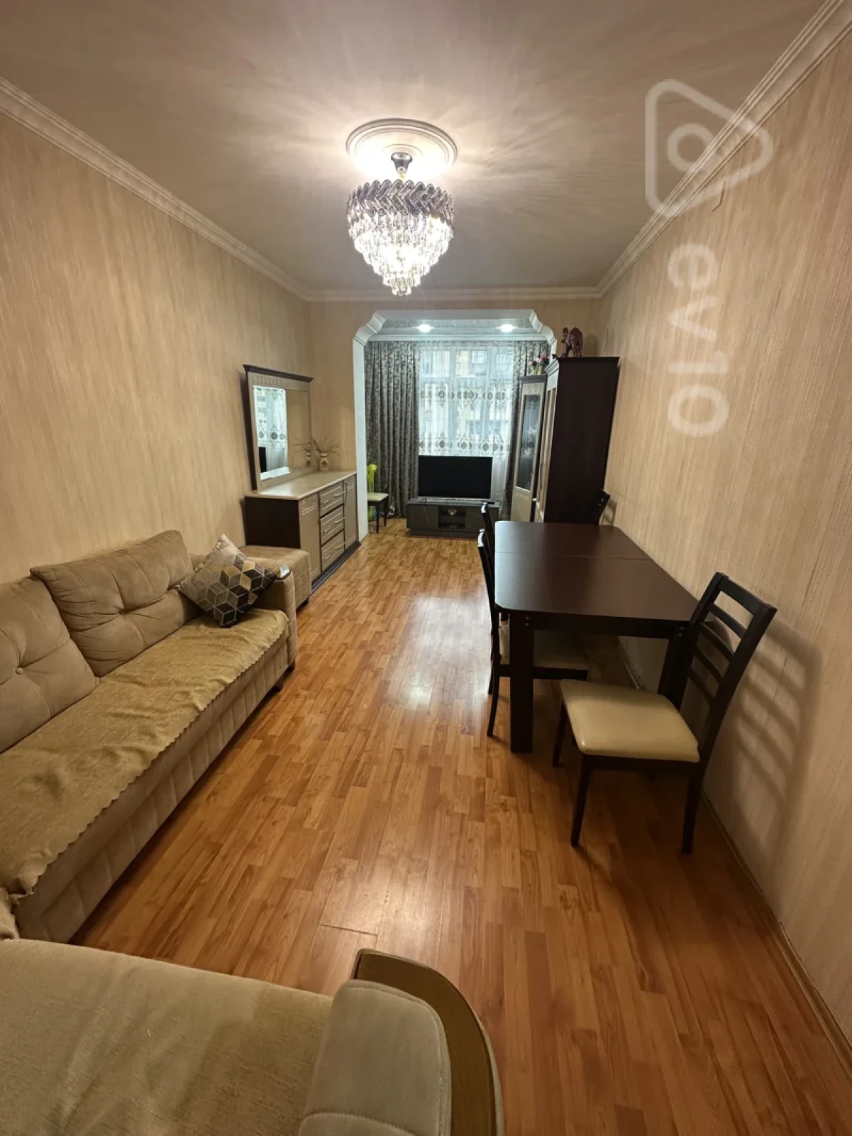 Satılır 4 otaqlı köhnə tikili 100 m²