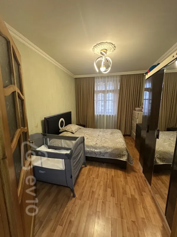 Satılır 4 otaqlı köhnə tikili 100 m²