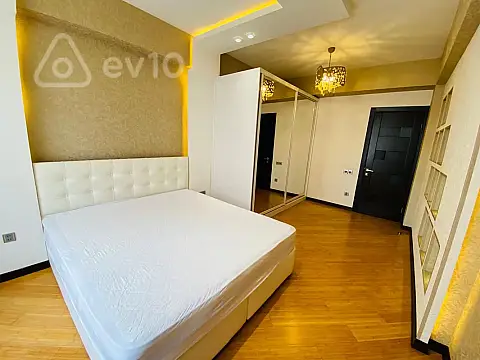 Kirayə verilir 3 otaqlı yeni tikili 150 m²