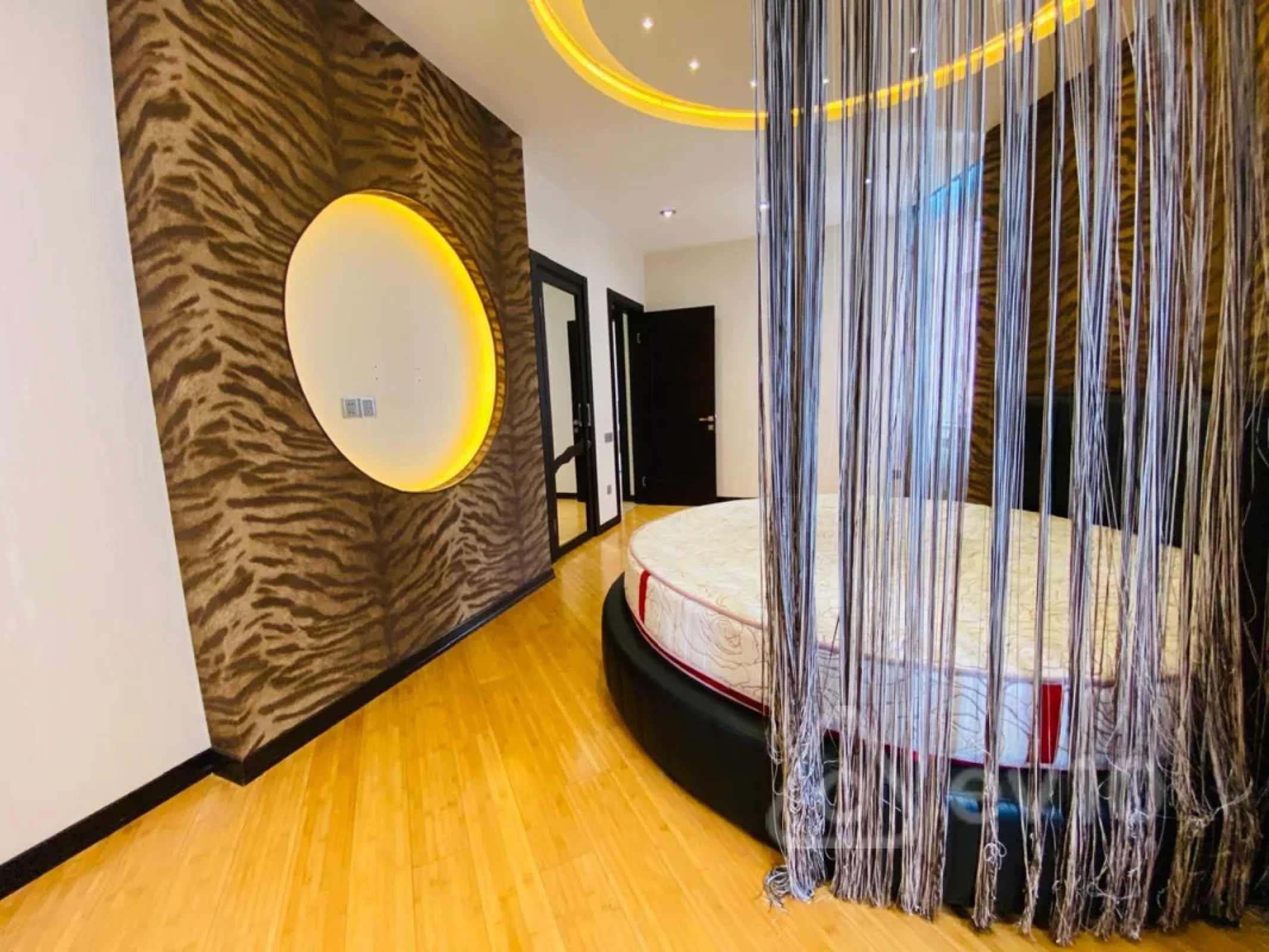 Kirayə verilir 3 otaqlı yeni tikili 150 m²