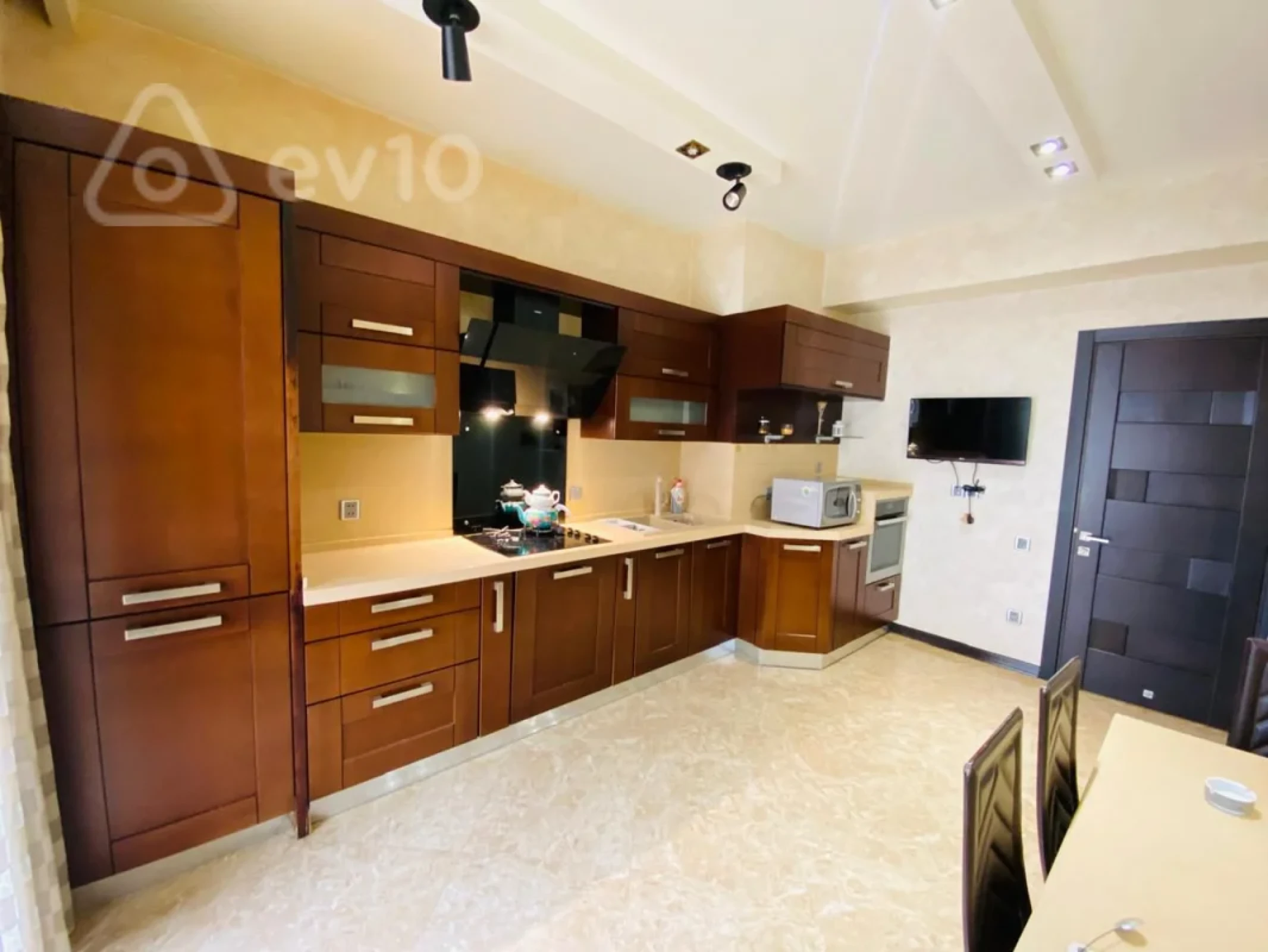 Kirayə verilir 3 otaqlı yeni tikili 150 m²