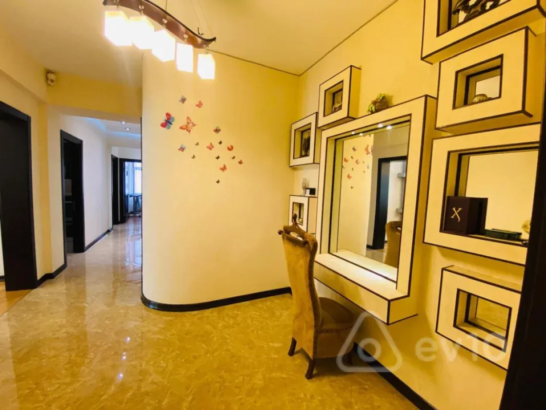 Kirayə verilir 3 otaqlı yeni tikili 150 m²