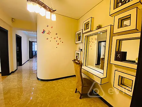 Kirayə verilir 3 otaqlı yeni tikili 150 m²