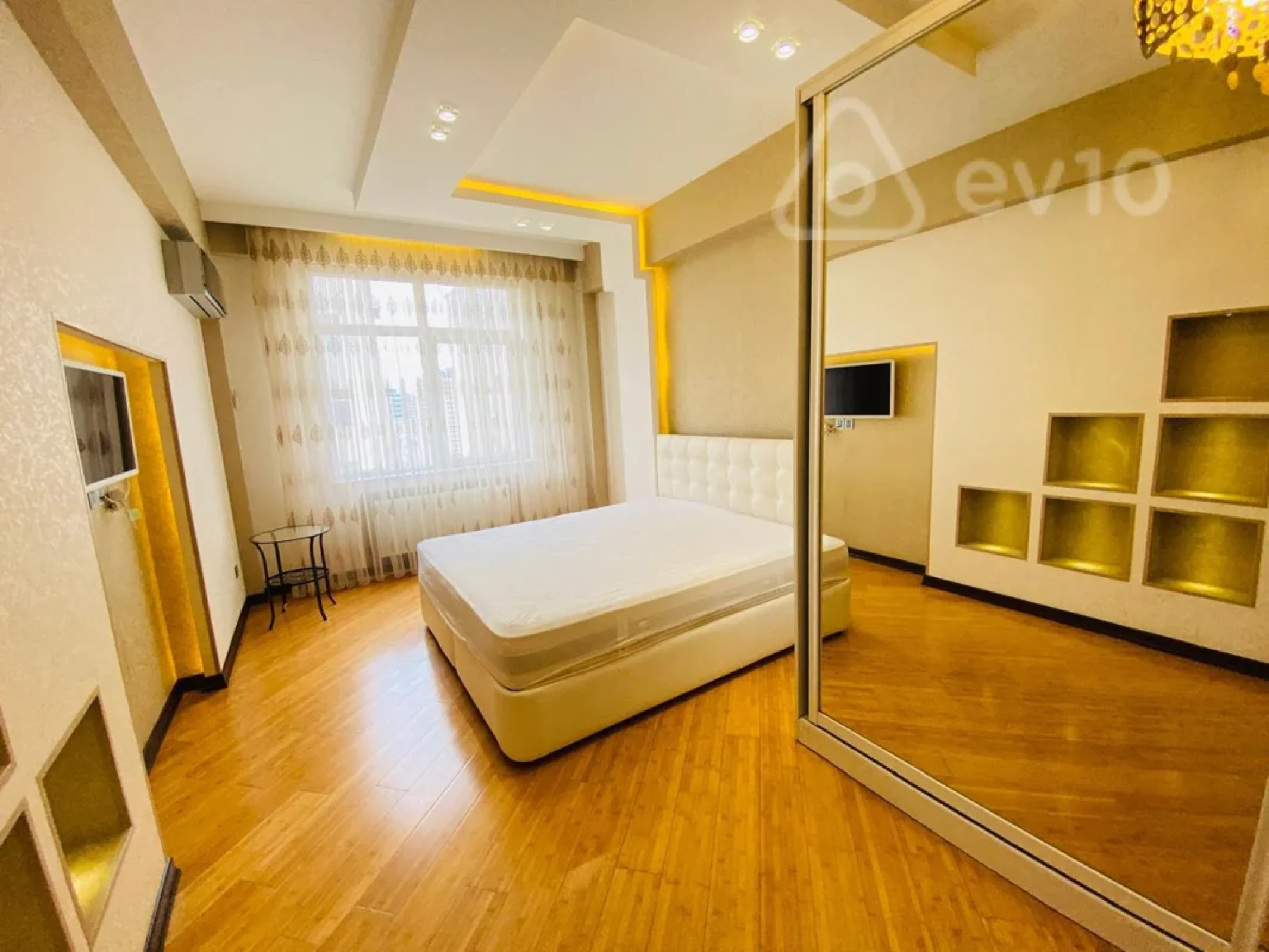 Kirayə verilir 3 otaqlı yeni tikili 150 m²