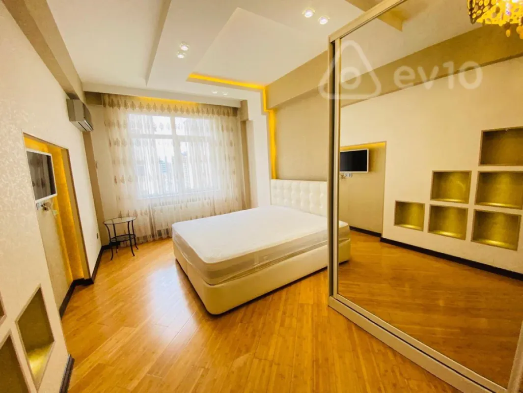 Kirayə verilir 3 otaqlı yeni tikili 150 m²