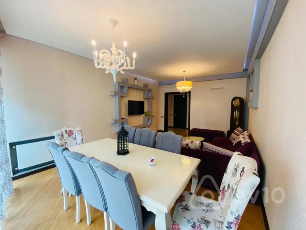 Kirayə verilir 3 otaqlı yeni tikili 150 m²