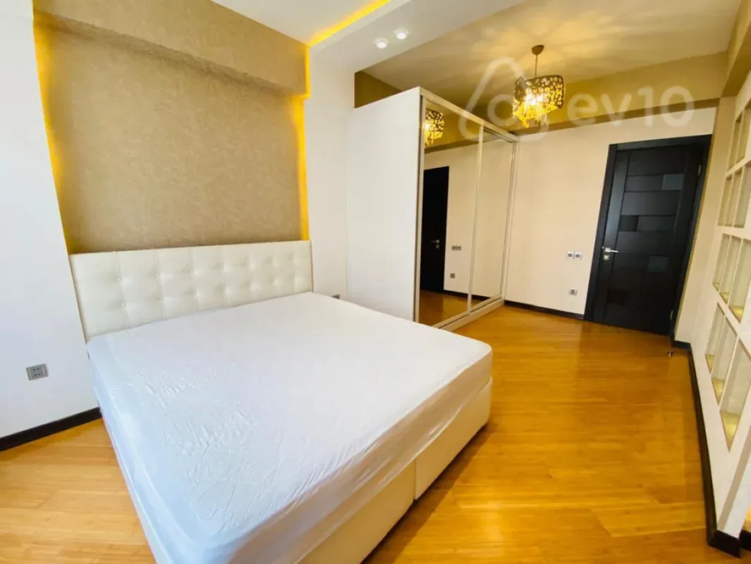 Kirayə verilir 3 otaqlı yeni tikili 150 m²