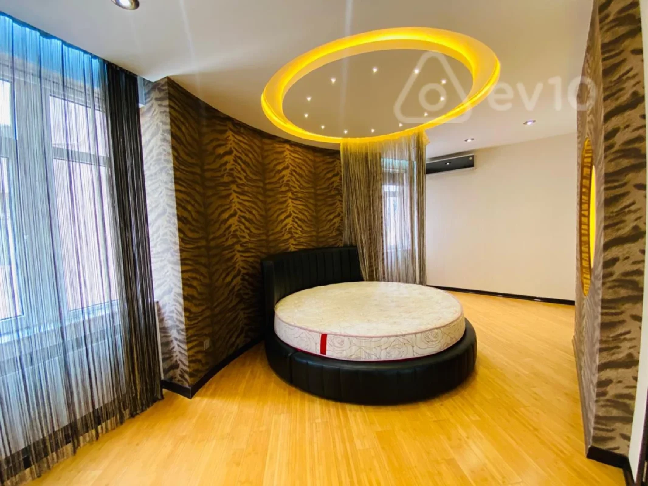 Kirayə verilir 3 otaqlı yeni tikili 150 m²