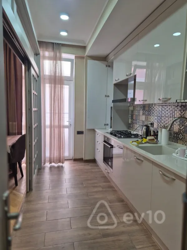 Kirayə verilir 3 otaqlı yeni tikili 110 m²