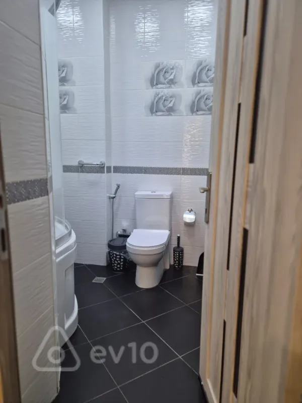 Kirayə verilir 3 otaqlı yeni tikili 110 m²