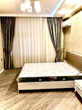 Kirayə verilir 3 otaqlı yeni tikili 150 m²