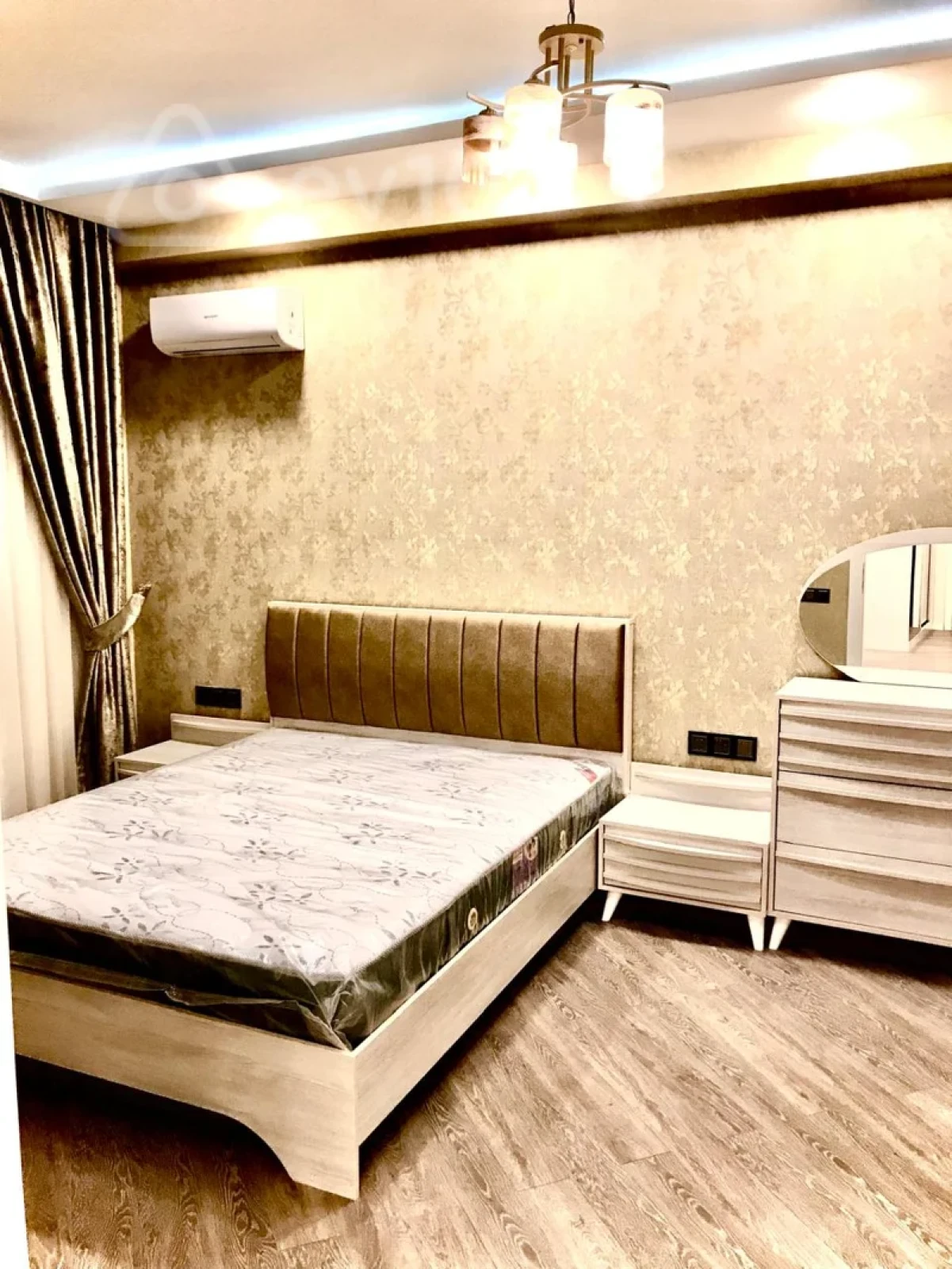 Kirayə verilir 3 otaqlı yeni tikili 150 m²