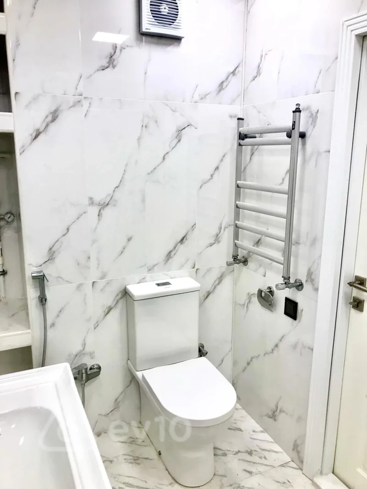 Kirayə verilir 3 otaqlı yeni tikili 150 m²