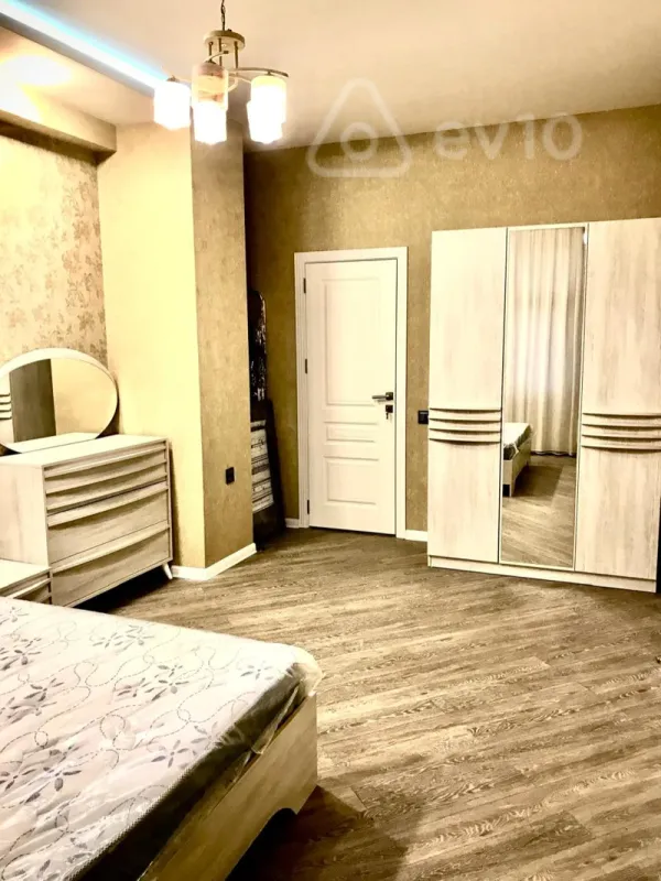 Kirayə verilir 3 otaqlı yeni tikili 150 m²